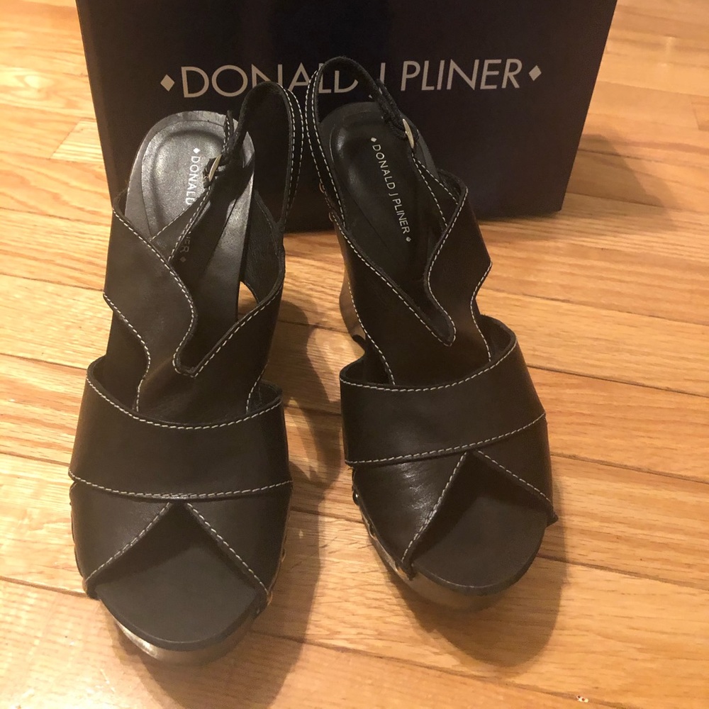 Like New Donald J Pliner Wedges